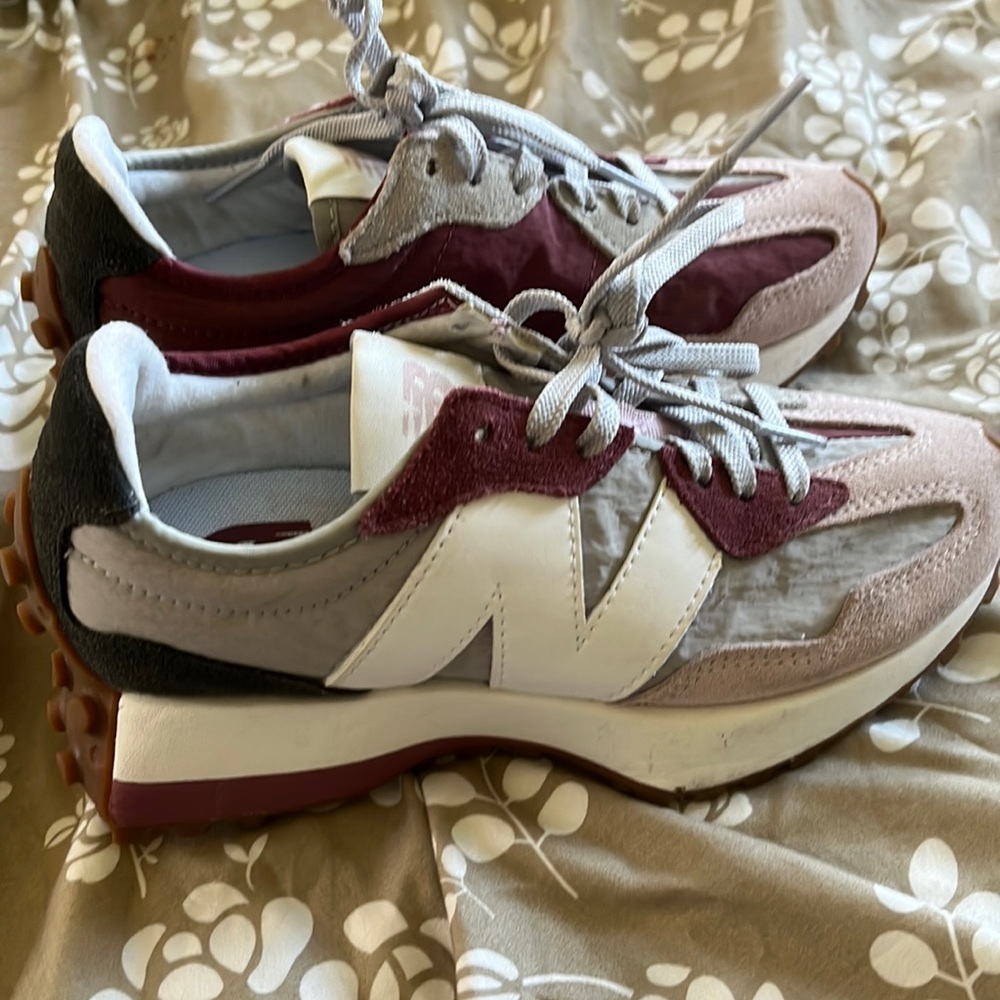 New balance 327 size 5 us W